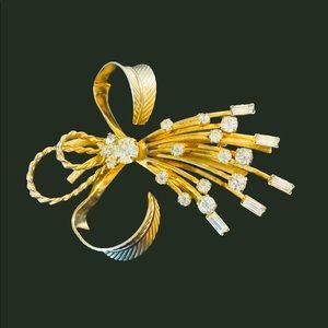 Vintage Sarah Coventry Gold Tone Ribbon and Rhinestone Brooch Pin